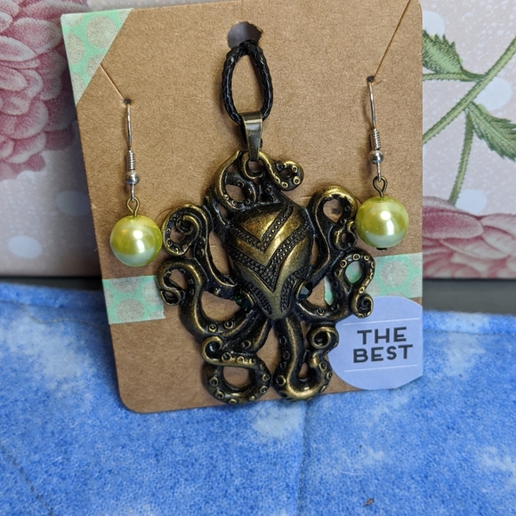 Jewelry - Picture 2 of 4